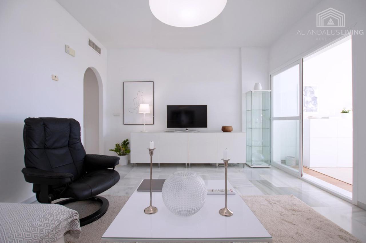 Scandinavian Style Apartment With Amazing Sea Views And South West Facing Sunny Terrace In Miraflores Walking Distance To The Beach! Málaga Extérieur photo